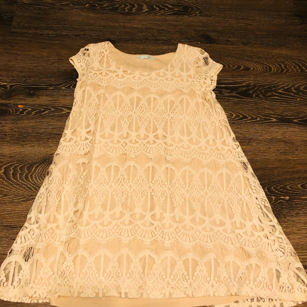 Maurice’s short-sleeved lace tunic shirt